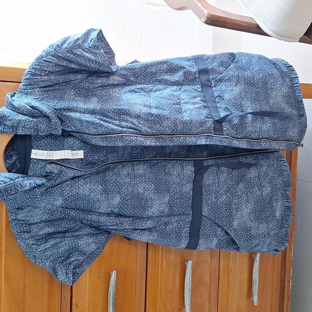 Lululemon Down Hoodie sz 12